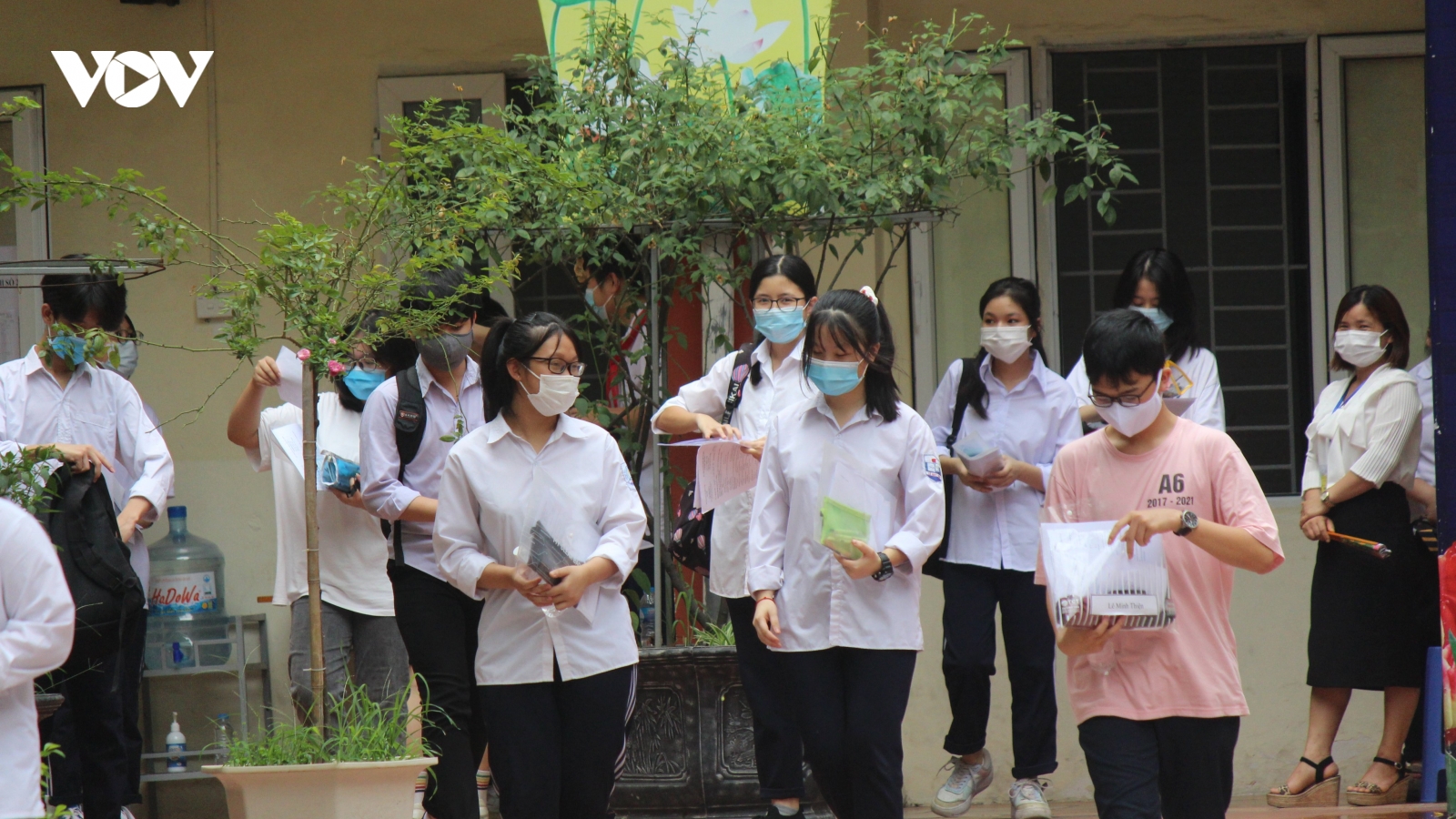 Thi vào 10 ở Hà Nội: Đề tiếng Anh nhẹ nhàng, giáo viên dự báo sẽ nhiều điểm 9, 10