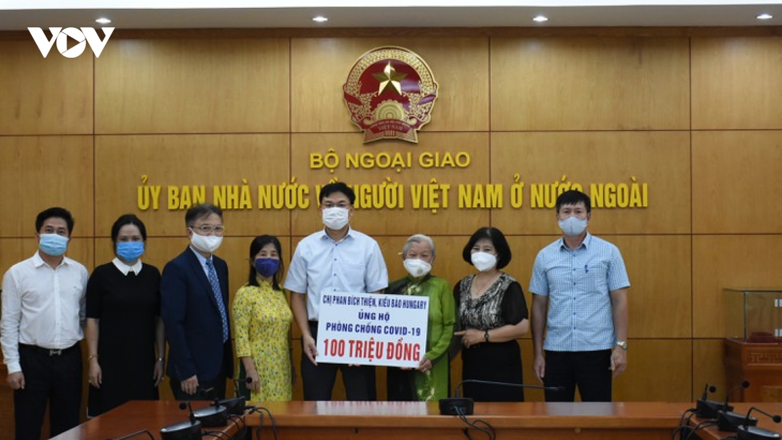Người Việt tại Hungary ủng hộ công cuộc phòng chống dịch Covid 19