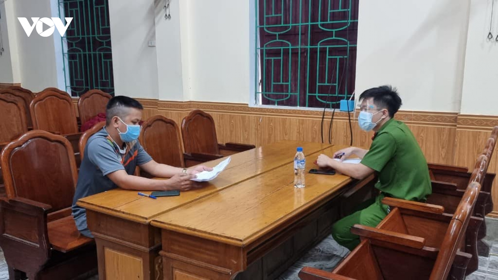 Bắt giữ 2 đối tượng dùng xe máy vượt chốt kiểm soát dịch bệnh