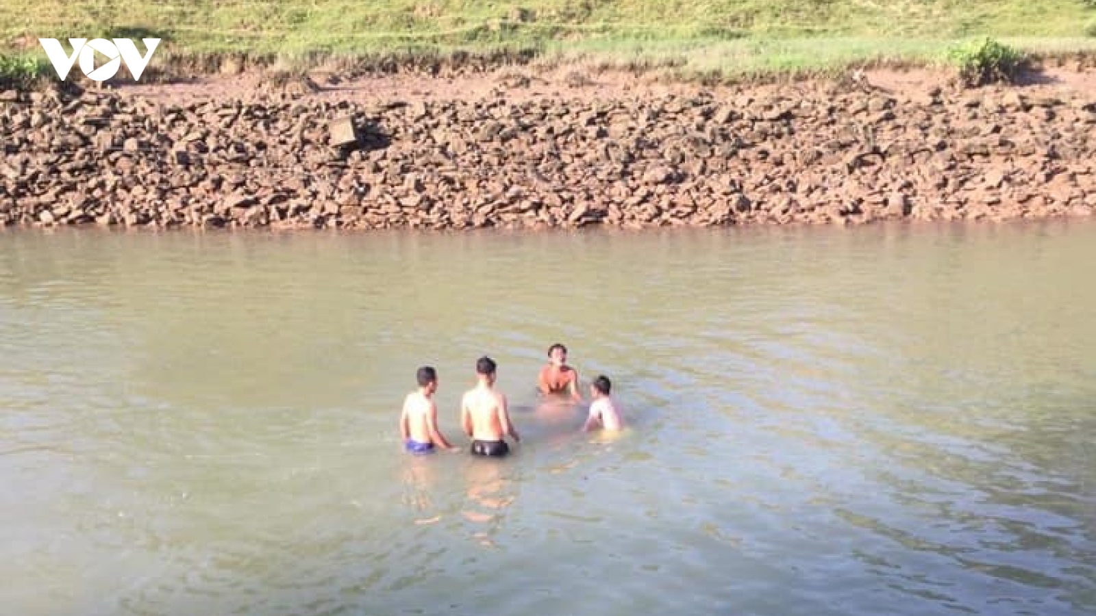 Tìm thấy thi thể nam thanh niên mất tích trên sông Đào