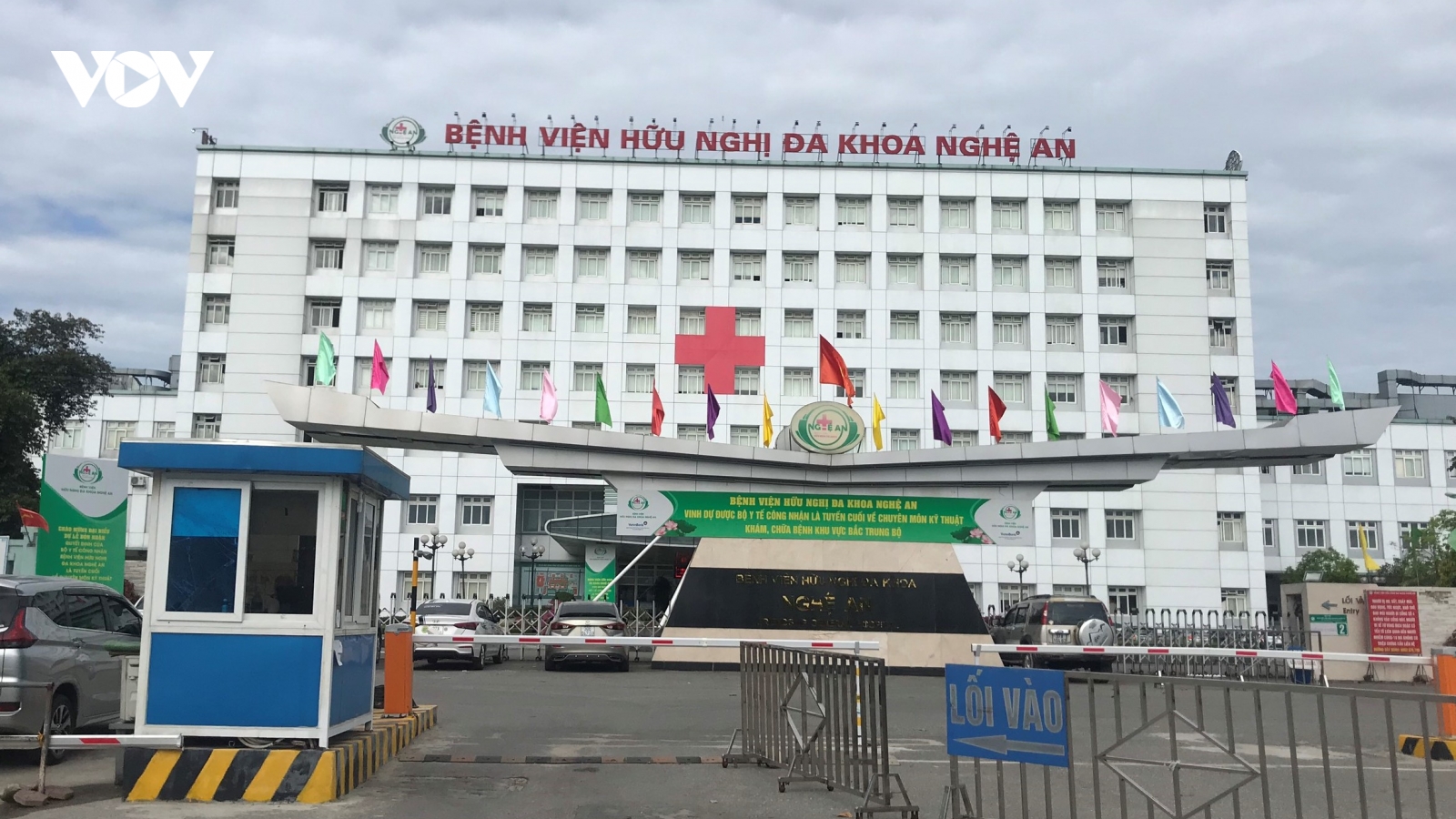 Đến bệnh viện chăm vợ sinh con, chồng phát hiện mắc Covid-19