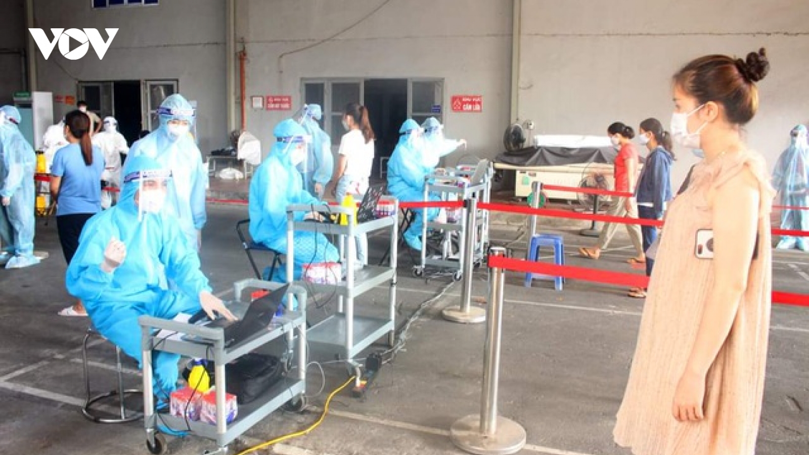 Tất cả công nhân tại “điểm nóng” COVID-19 Bắc Giang phải cách ly 21 ngày khi về nhà