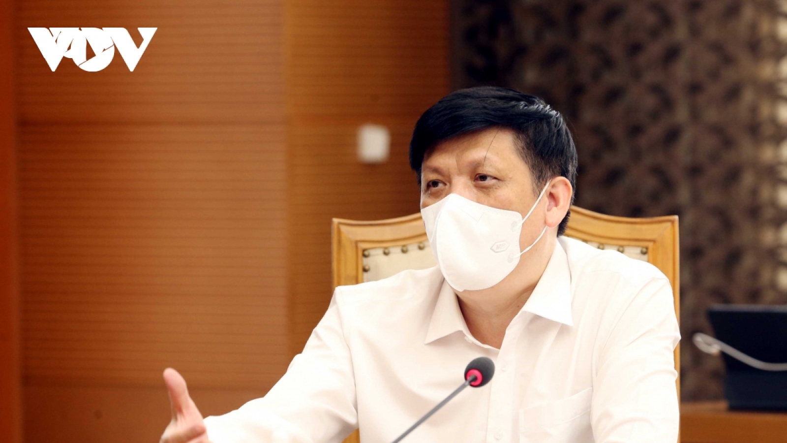 Bộ trưởng Bộ Y tế khen thưởng các nhà báo trong công tác truyền thông chống COVID-19