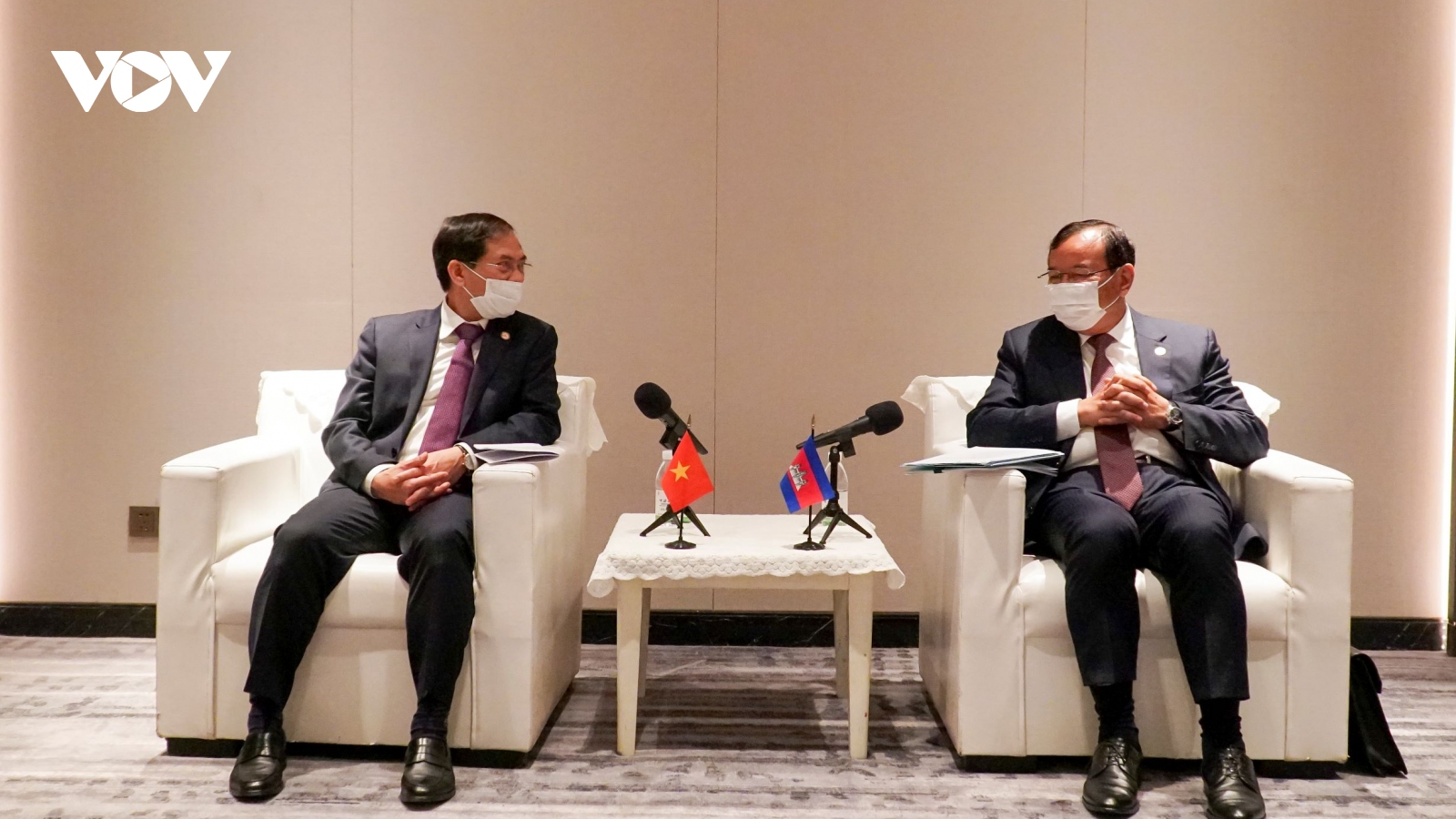 Bộ trưởng Bộ Ngoại giao Bùi Thanh Sơn gặp song phương Phó Thủ tướng Campuchia