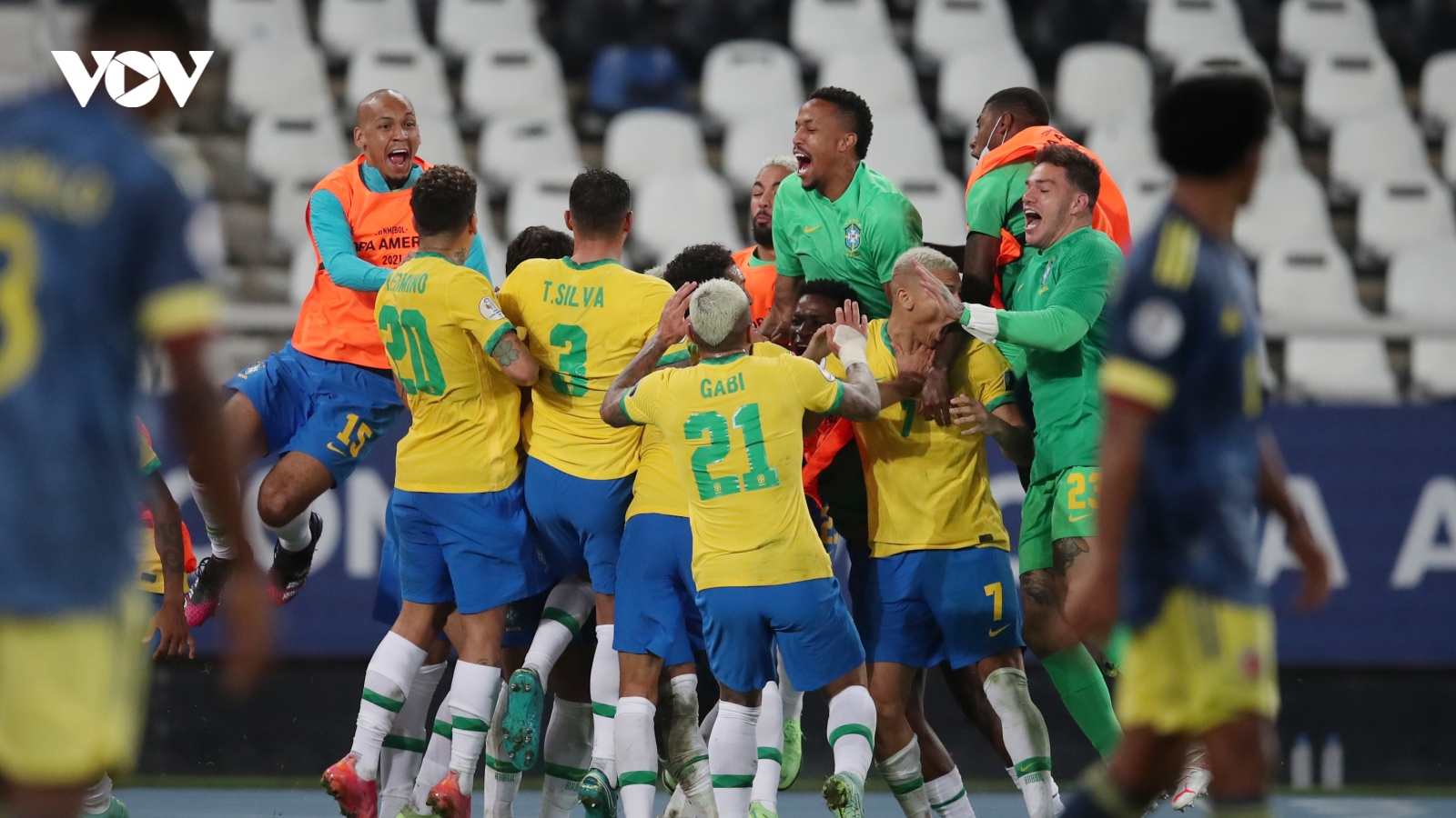 Neymar kiến tạo phút 100, Brazil vào tứ kết Copa America 2021 với ngôi nhất bảng
