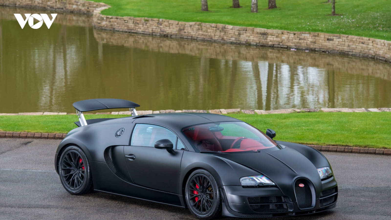 Cận cảnh chiếc Bugatti Veyron Super Sport cuối cùng được sản xuất