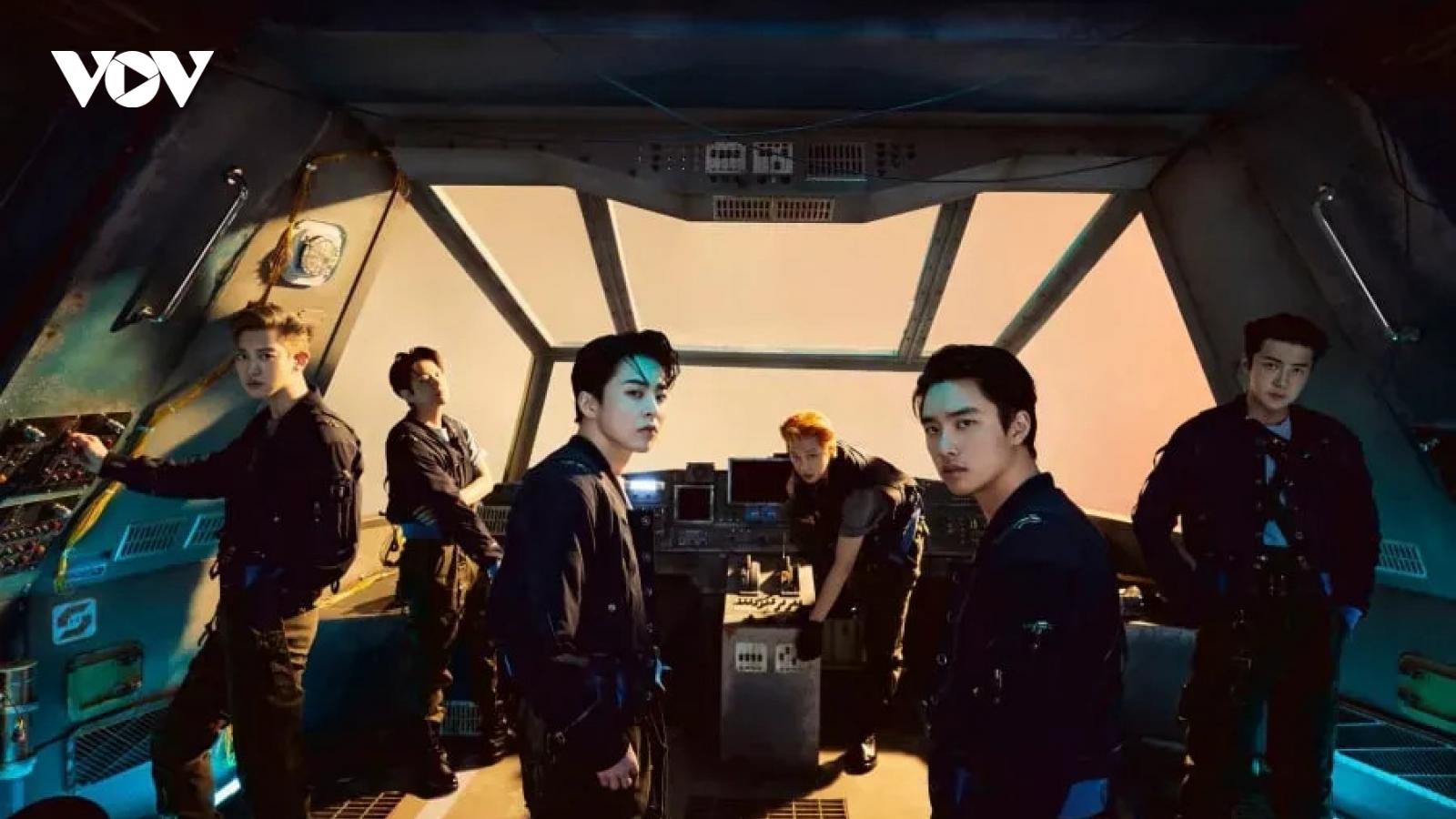 Nhóm nhạc EXO tái xuất bùng nổ với MV "Don't fight the feeling"