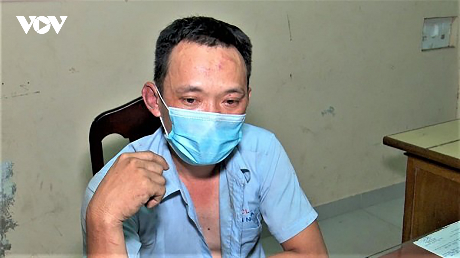 Khởi tố tài xế phun nước bọt vào công an ở chốt Kiểm dịch liên ngành