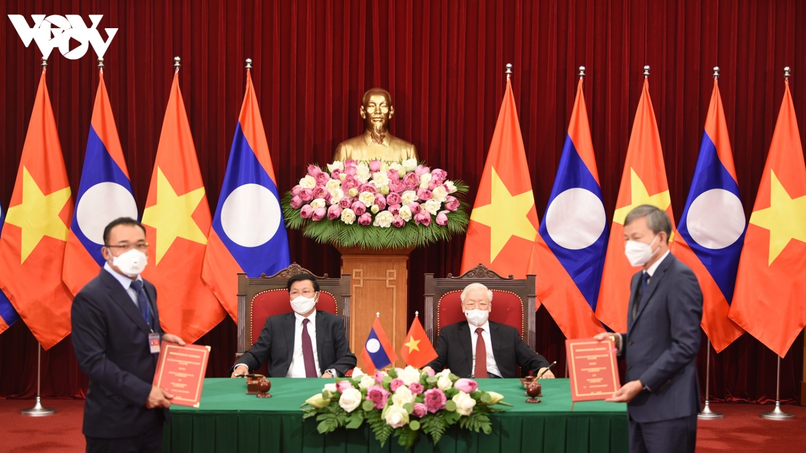 Hội đàm cấp cao Việt Nam-Lào, Tổng Bí thư hai nước chứng kiến lễ ký 7 văn kiện hợp tác