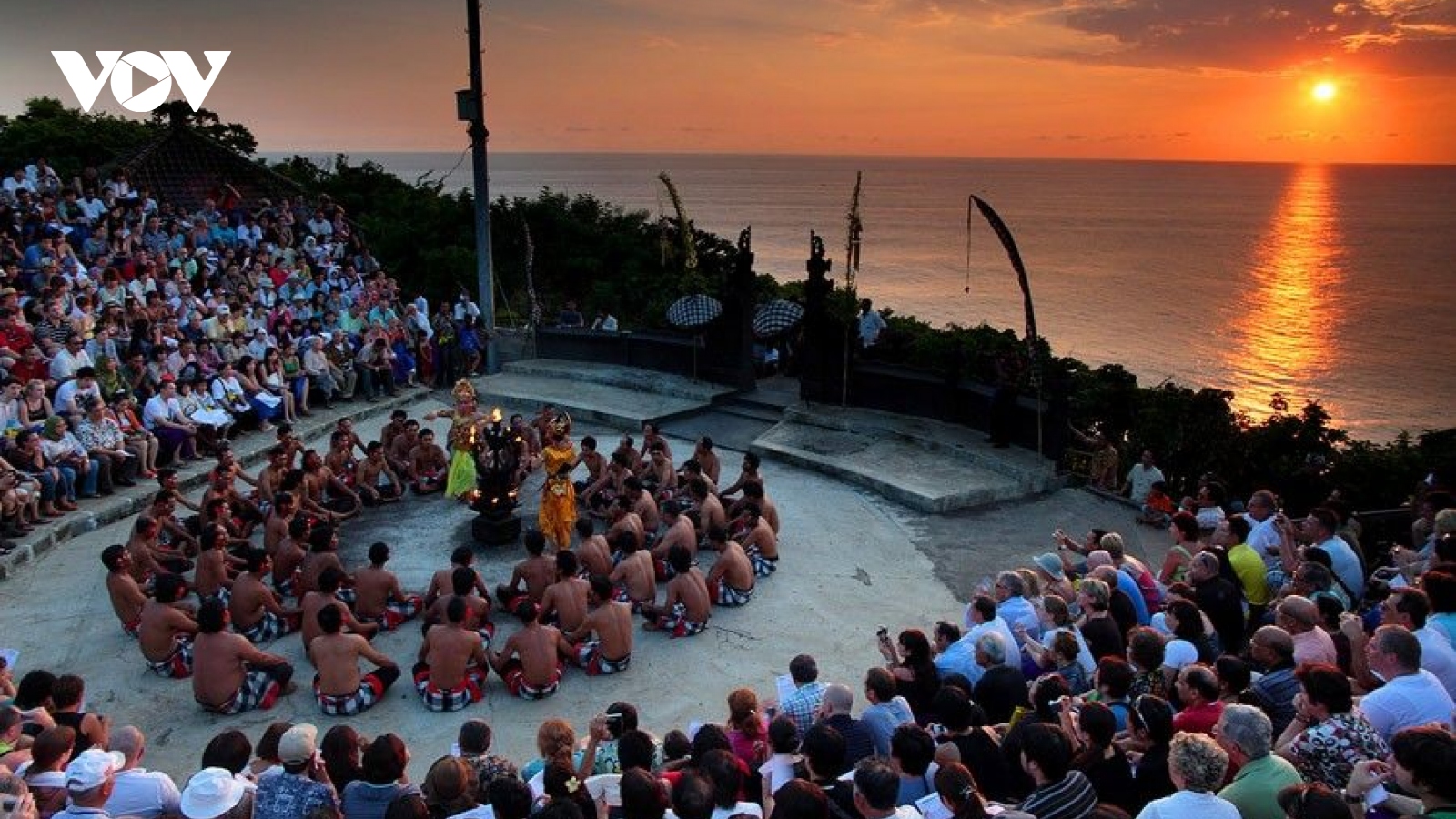 Kecak - vũ điệu lửa độc đáo dưới ánh hoàng hôn đảo Bali