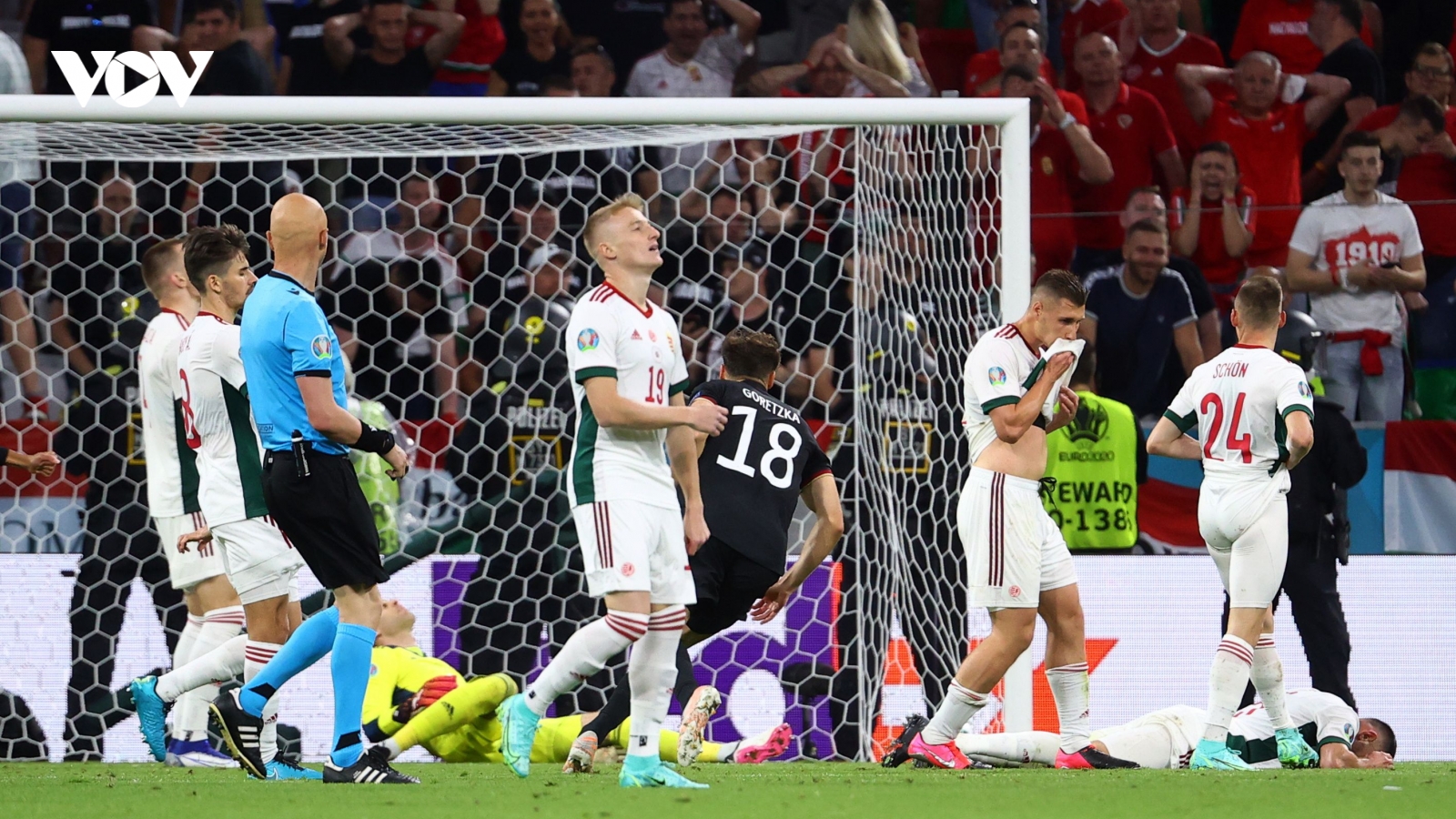 Trở về từ "cõi chết" trước Hungary, Đức gặp Anh ở vòng 1/8 EURO 2021