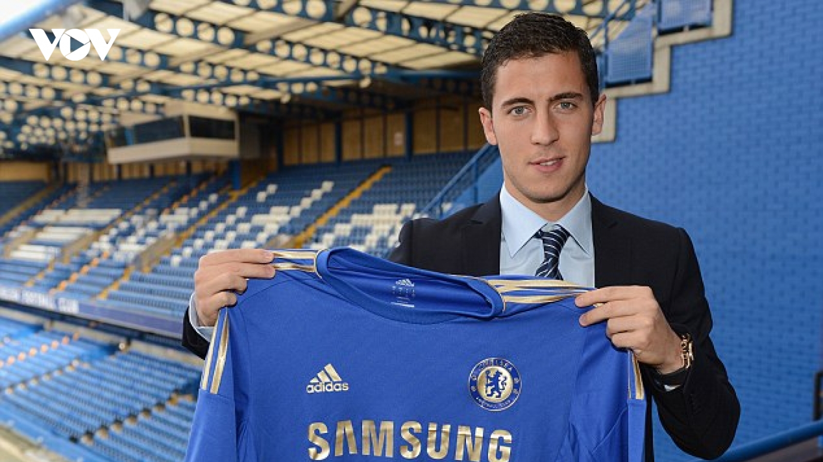 Ngày này năm xưa: Hazard gia nhập Chelsea