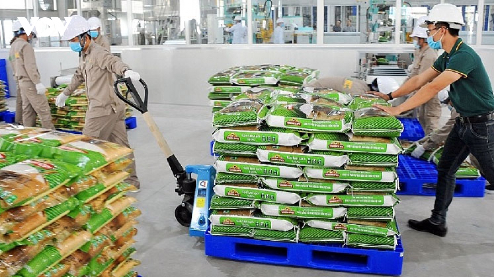 Doanh nghiệp nội tích cực nhập siêu để khối FDI xuất siêu lớn
