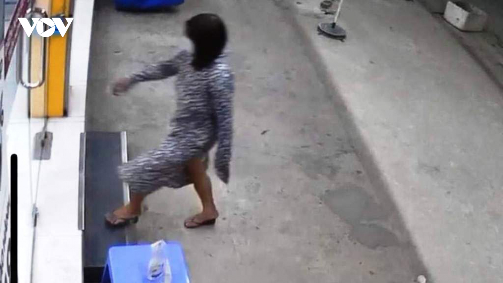 Bắt giữ kẻ giả gái để cướp giật điện thoại di động