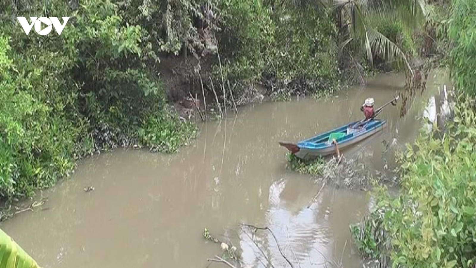 Bắt cá bằng kích điện, hai vợ chồng tử vong