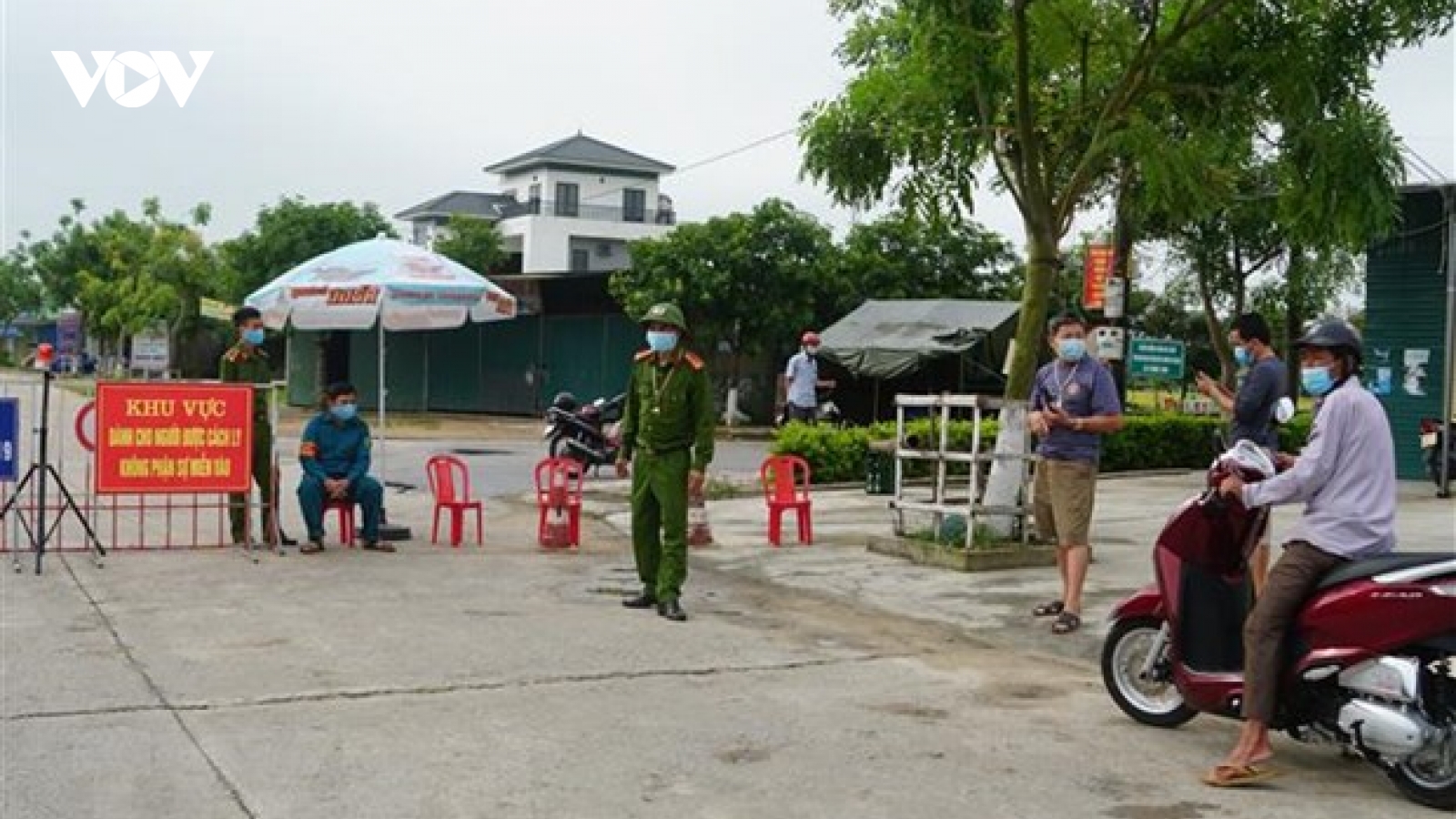 Hà Tĩnh dừng các hoạt động, dịch vụ không thiết yếu từ 10h sáng nay