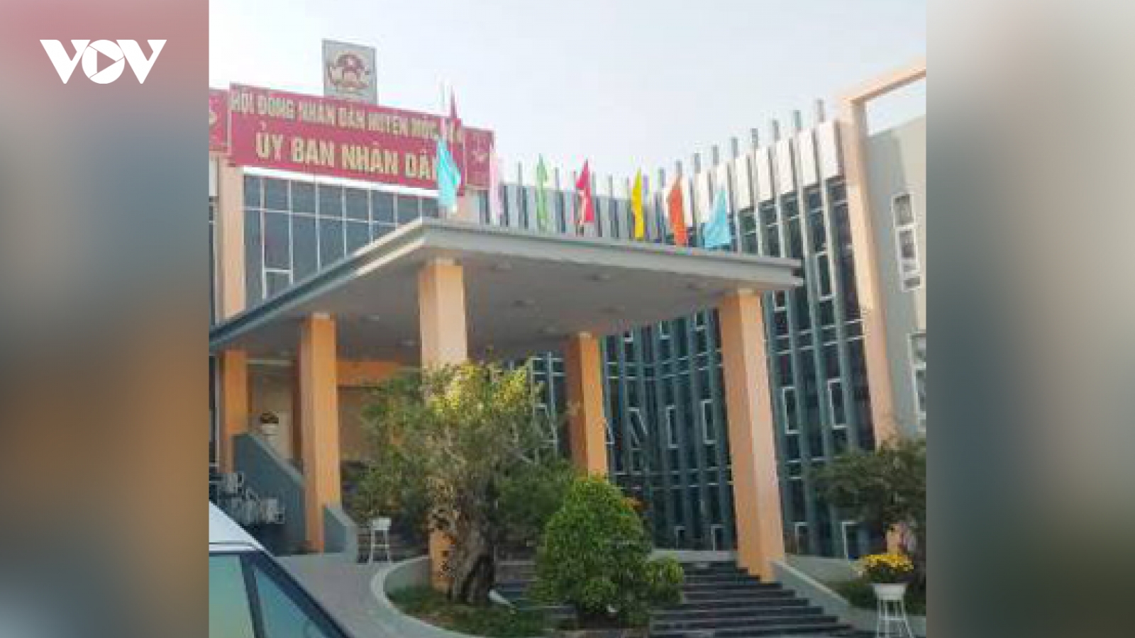 Khai trừ Đảng Phó Bí thư Chi bộ đem thẻ Đảng đi cầm cố