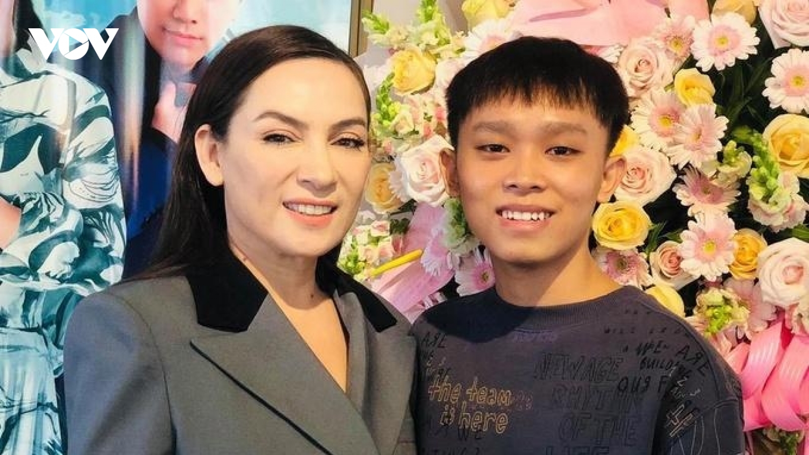 Chuyện showbiz: Phi Nhung “Tôi sẽ trả hết tiền cho Hồ Văn Cường”