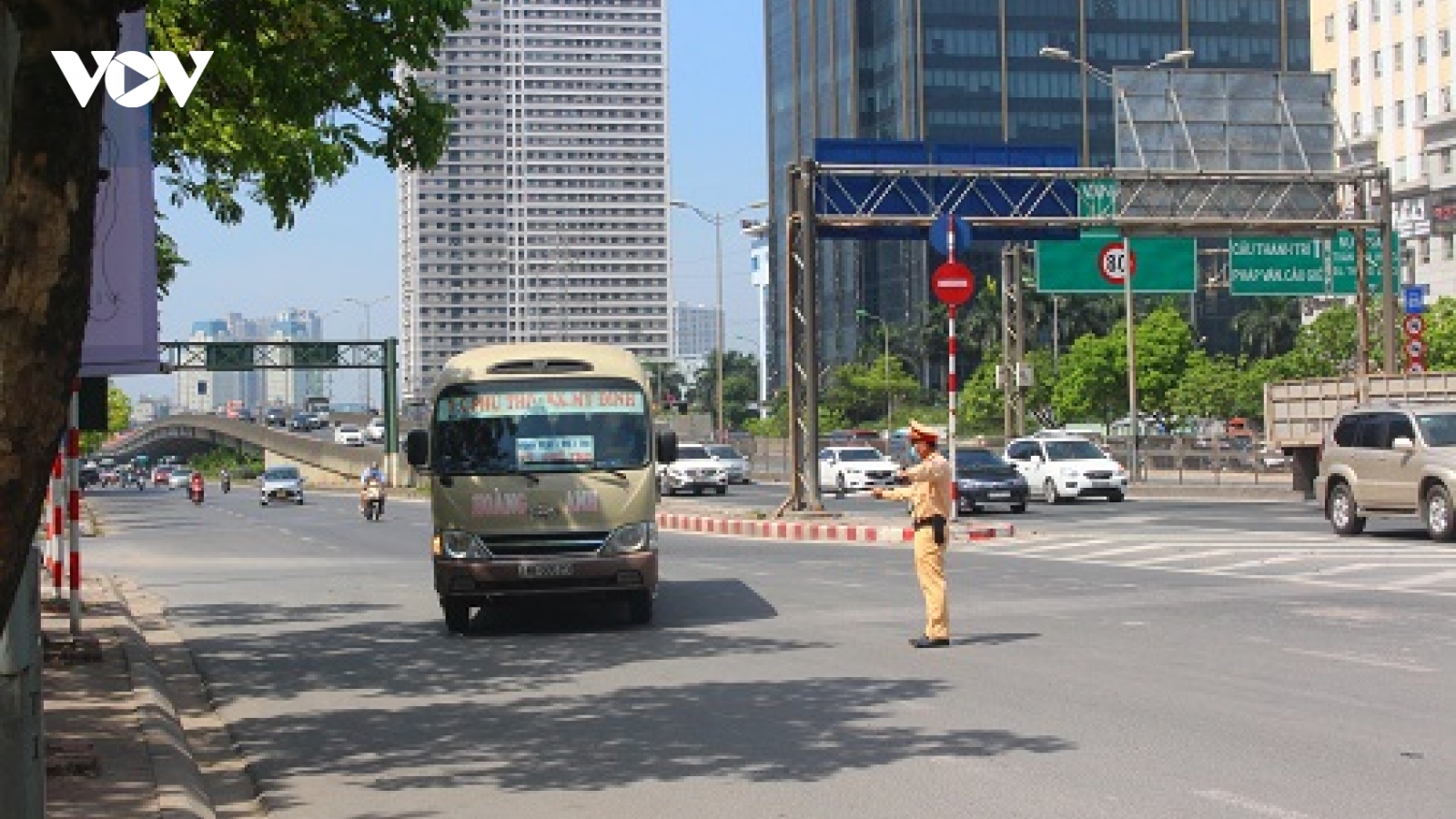 Hà Nội: Không để giáo viên, thí sinh đến điểm thi muộn vì ùn tắc giao thông