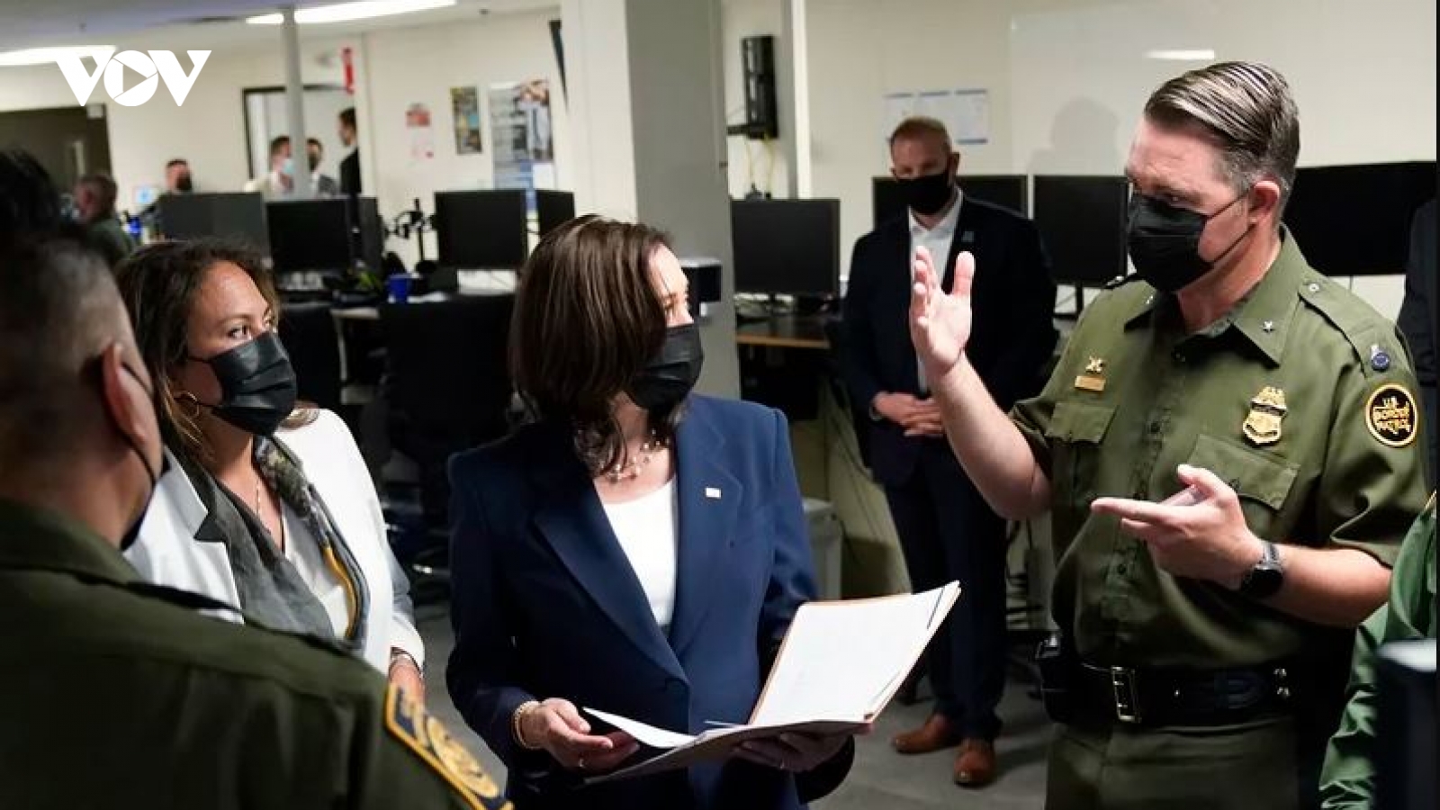 Phó Tổng thống Kamala Harris lần đầu tiên thị sát biên giới phía Nam
