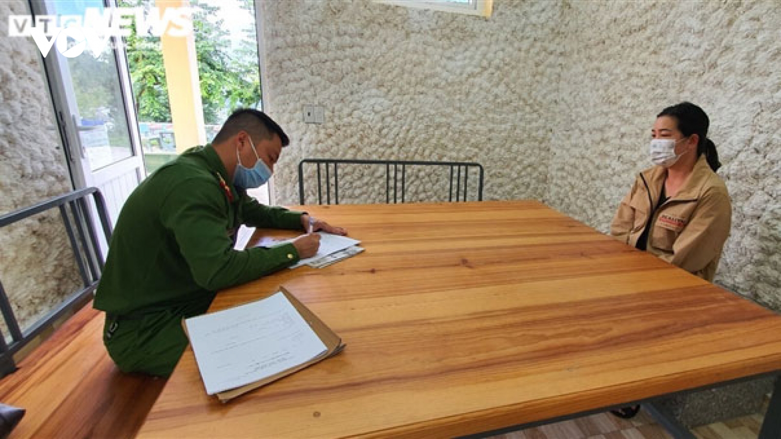 Nguyên Phó Chánh Văn phòng Huyện ủy ở Lâm Đồng chiếm đoạt 7,3 tỷ ra trình diện