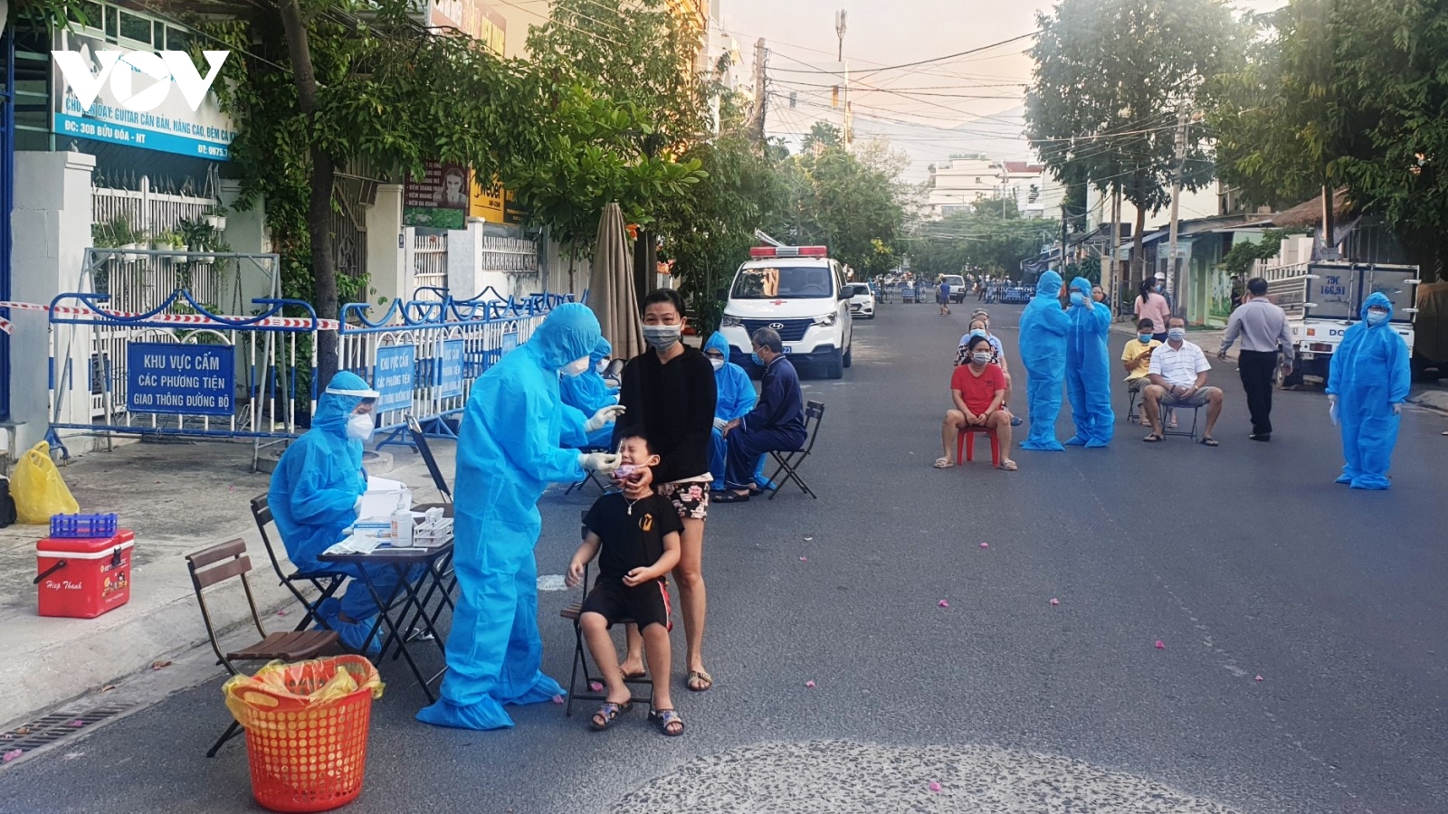 Người mua thuốc hạ sốt tại Khánh Hòa sẽ được hướng dẫn đi khám, sàng lọc Covid-19