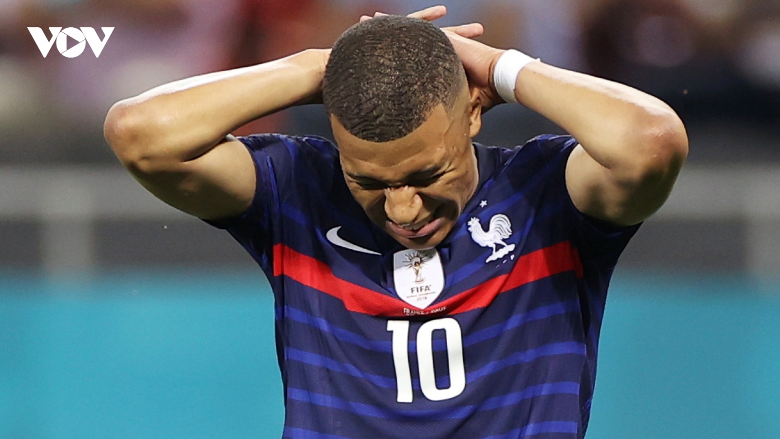 Pháp thua sốc Thụy Sĩ: HLV Deschamps an ủi Mbappe, tự nhận trách nhiệm về mình