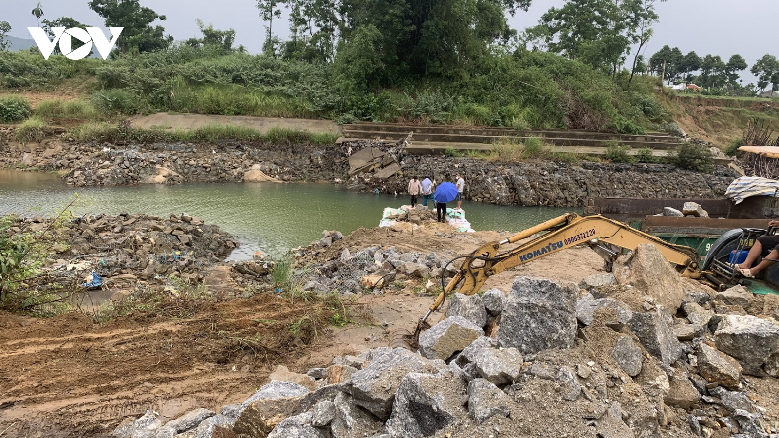 Đắp thêm đập tạm ngăn sông Quảng Huế đưa nước ngọt về Đà Nẵng