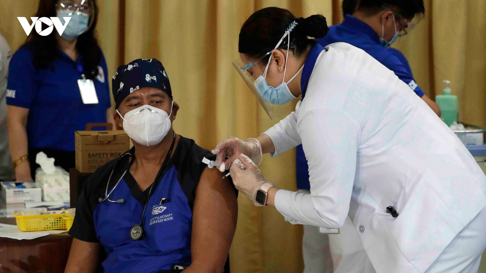 Philippines tặng gạo để khuyến khích người dân tiêm vaccine ngừa Covid-19