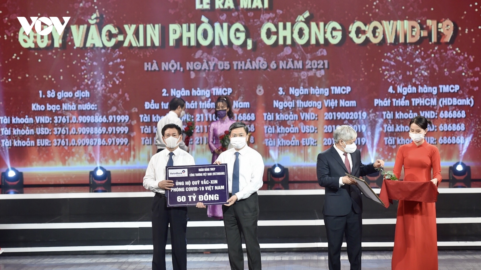 VietinBank ủng hộ 60 tỷ đồng vào Quỹ Vaccine phòng chống Covid-19
