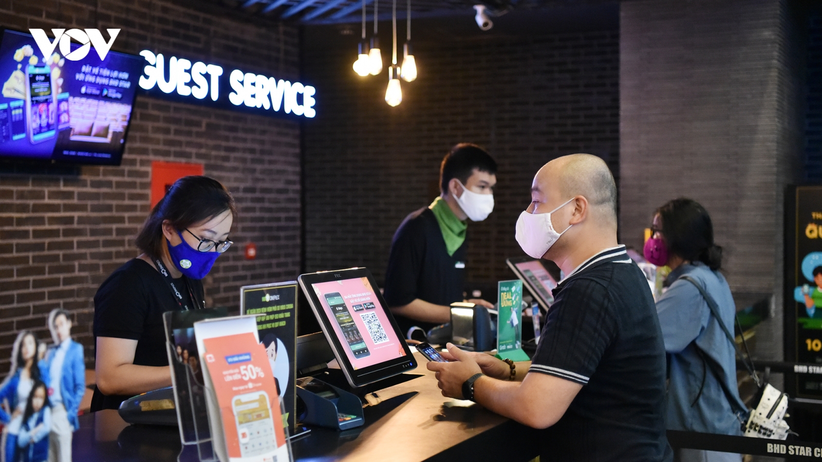 Doanh nghiệp mong muốn mở cửa rạp chiếu phim, khán giả nói gì?