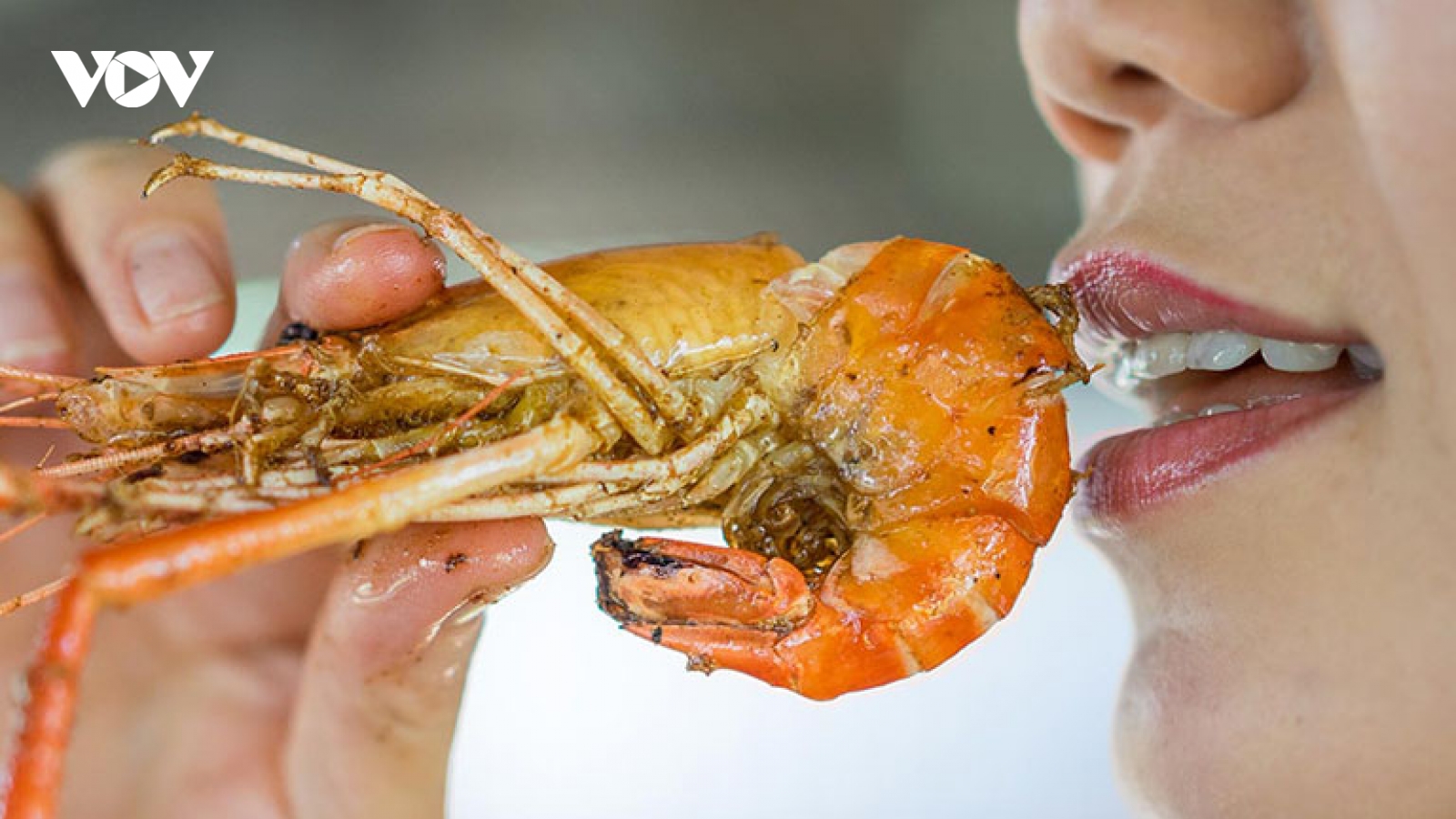 Nổi mề đay, kiêng ăn gì?