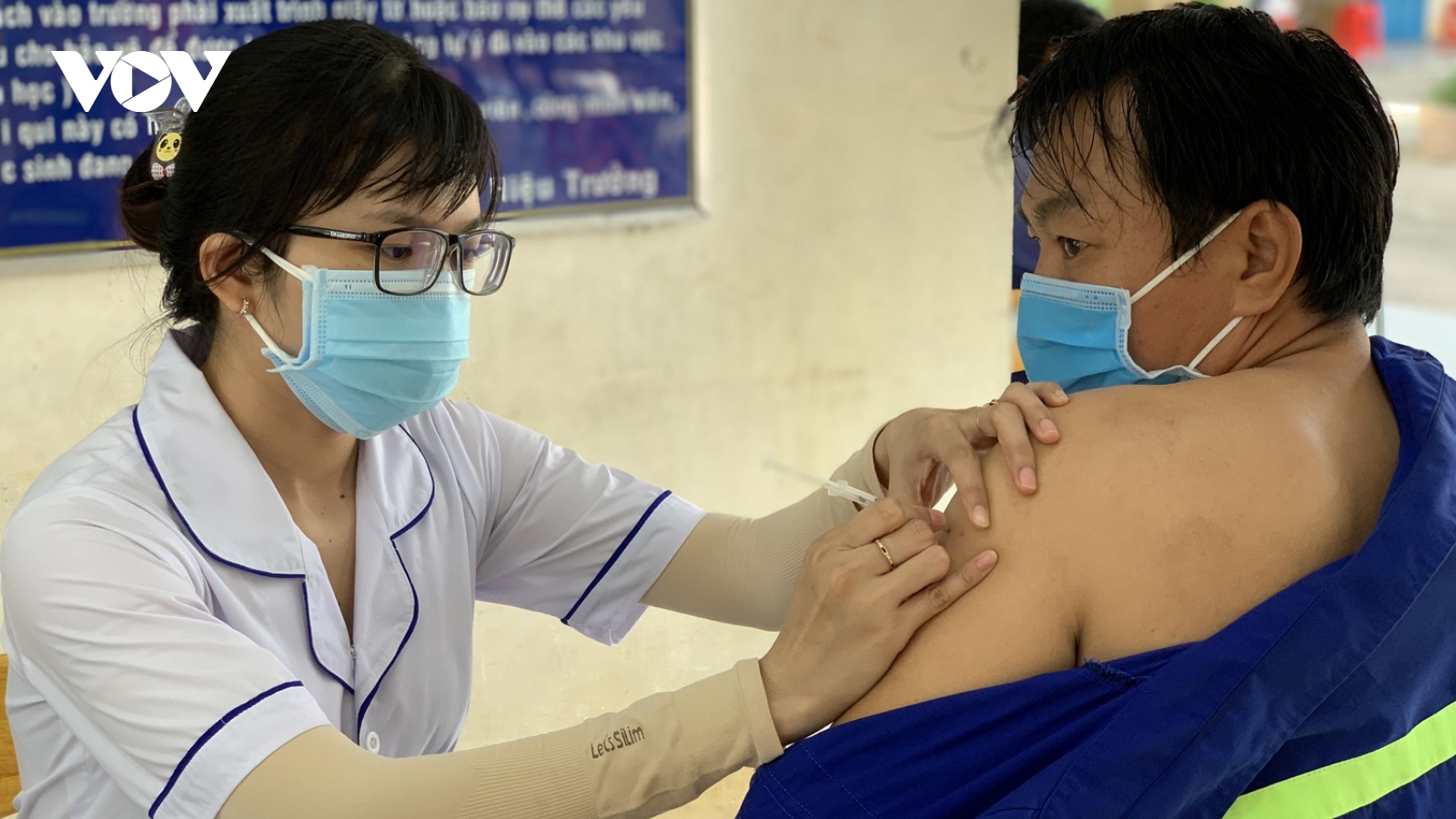 Nhiều người trên 65 tuổi phải hoãn tiêm vaccine Covid-19