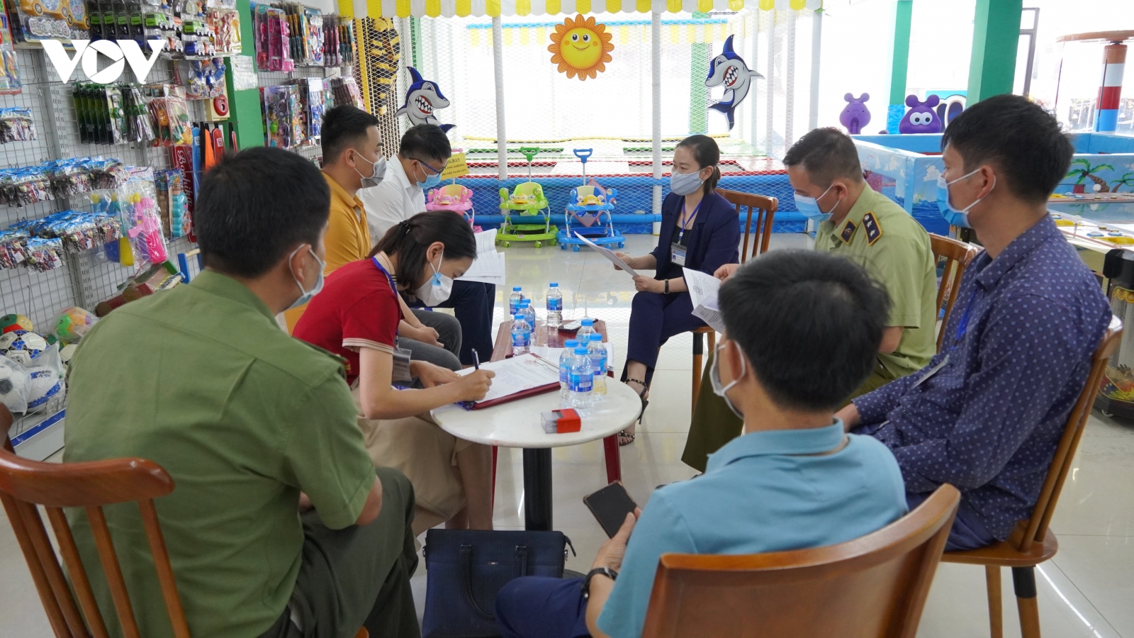 Lào Cai xử phạt nhiều trường hợp vi phạm quy định cách ly, phòng dịch