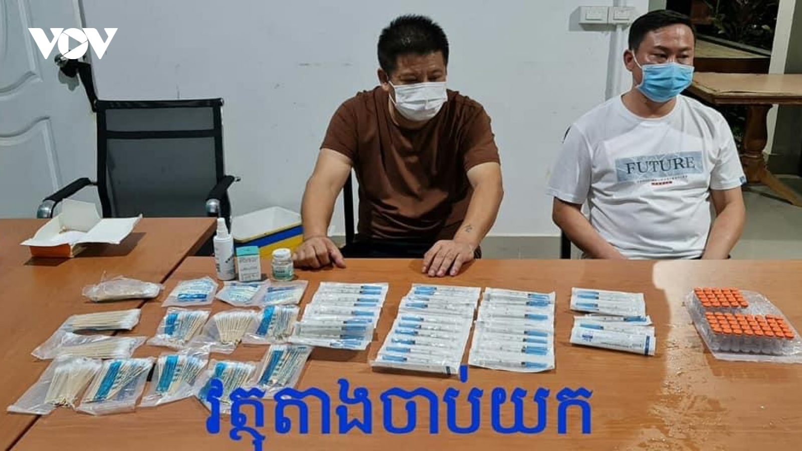 Campuchia bắt 2 người Trung Quốc buôn bán Vaccine Covid-19 trái phép