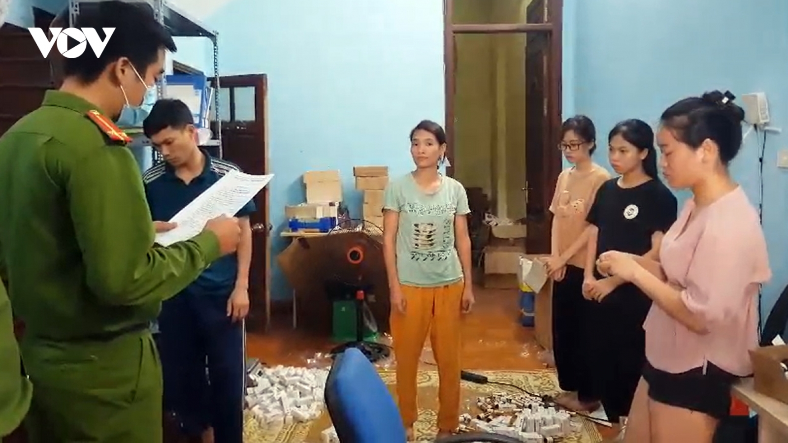 Phát hiện đường dây sản xuất gần 1 tấn mỹ phẩm giả tại Hà Nội