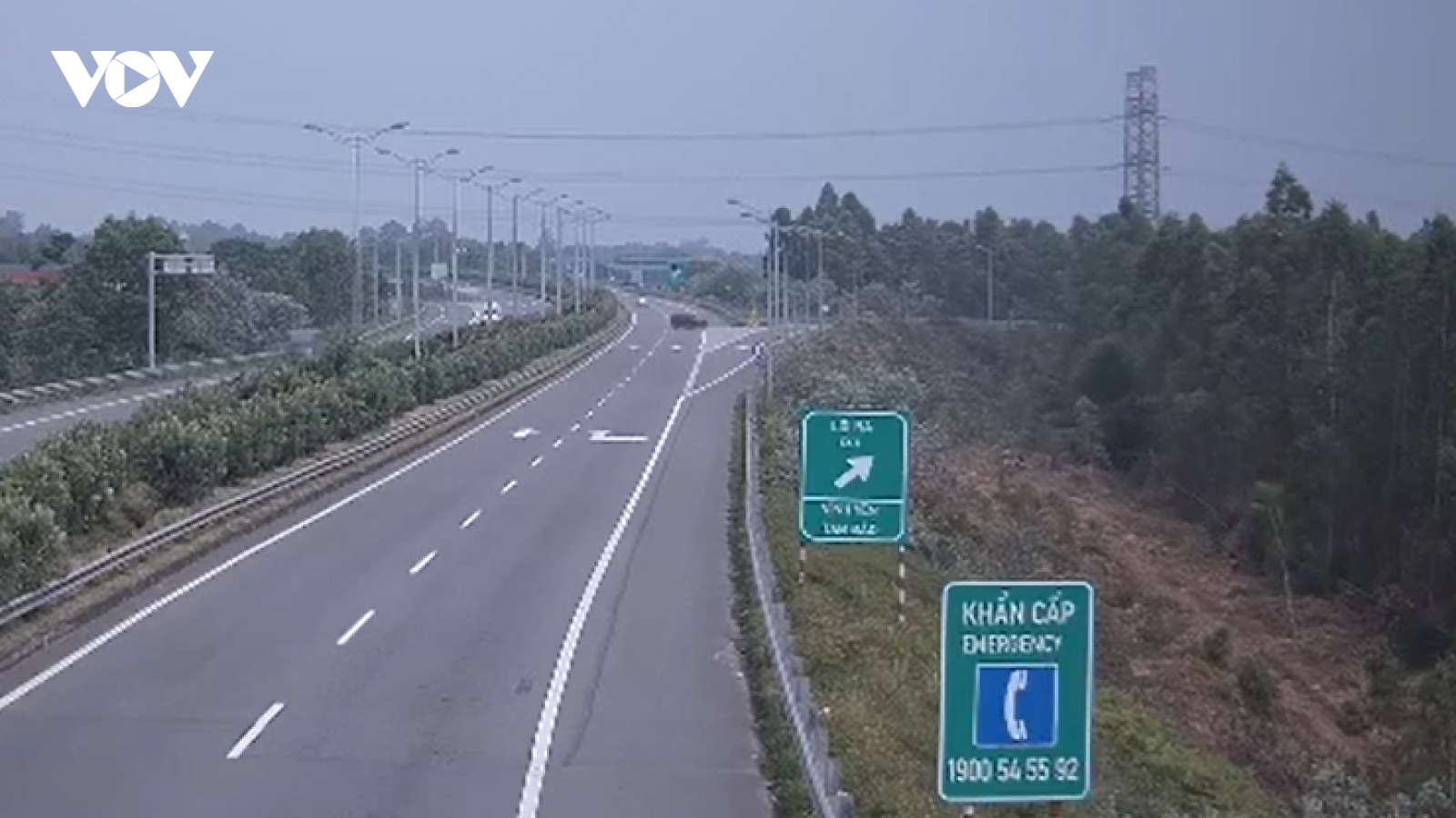 Nữ tài xế đi ngược chiều trên cao tốc Nội Bài-Lào Cai bị phạt 17 triệu đồng