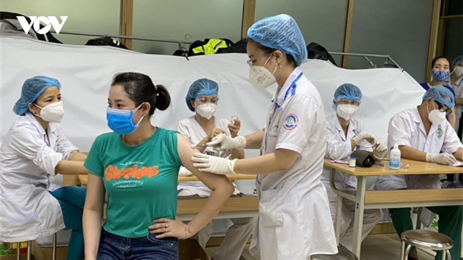 Tiêm vaccine COVID-19 phải sốt, đau người mới sinh kháng thể: Chuyên gia nói gì?