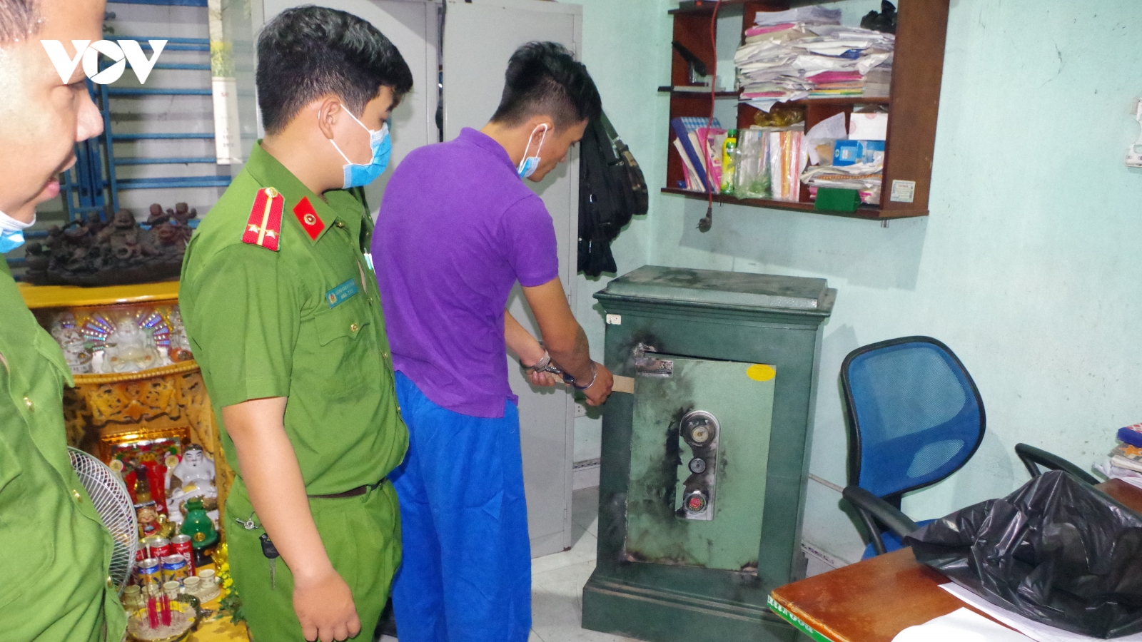 Nam thanh niên đột nhập nhà dân, phá két sắt trộm 200 triệu đồng