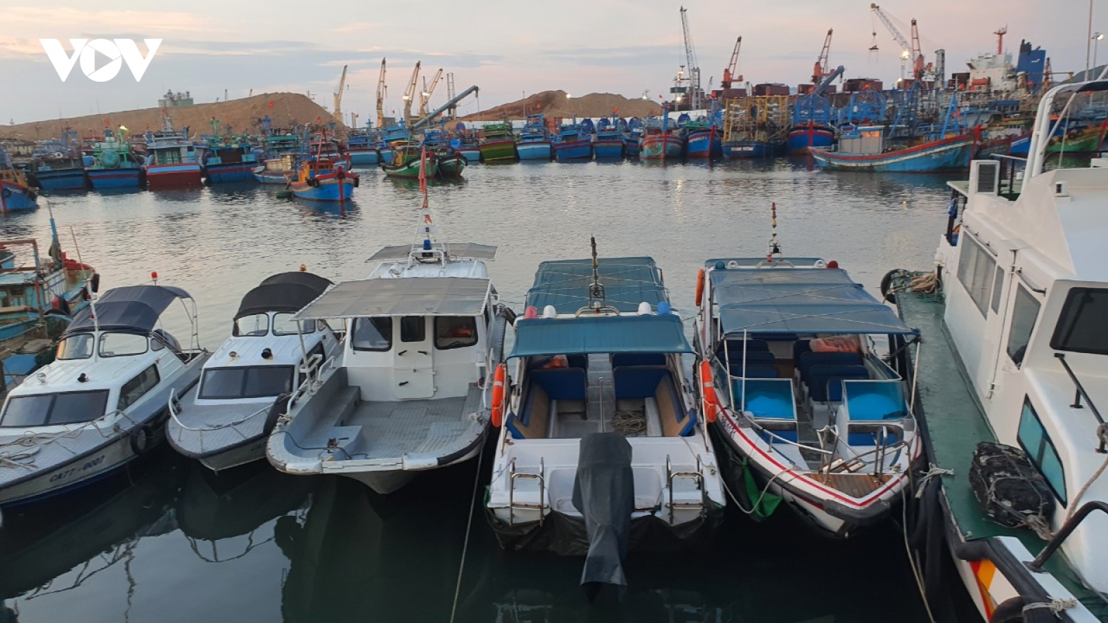 Hai tàu cá va chạm, 7 ngư dân thoát chết