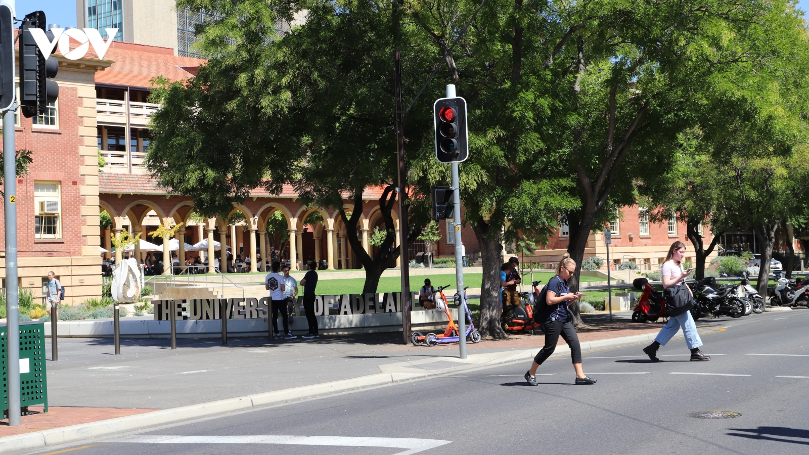 Australia sẽ xem xét lại hàng nghìn dự án hợp tác của các trường đại học với nước ngoài