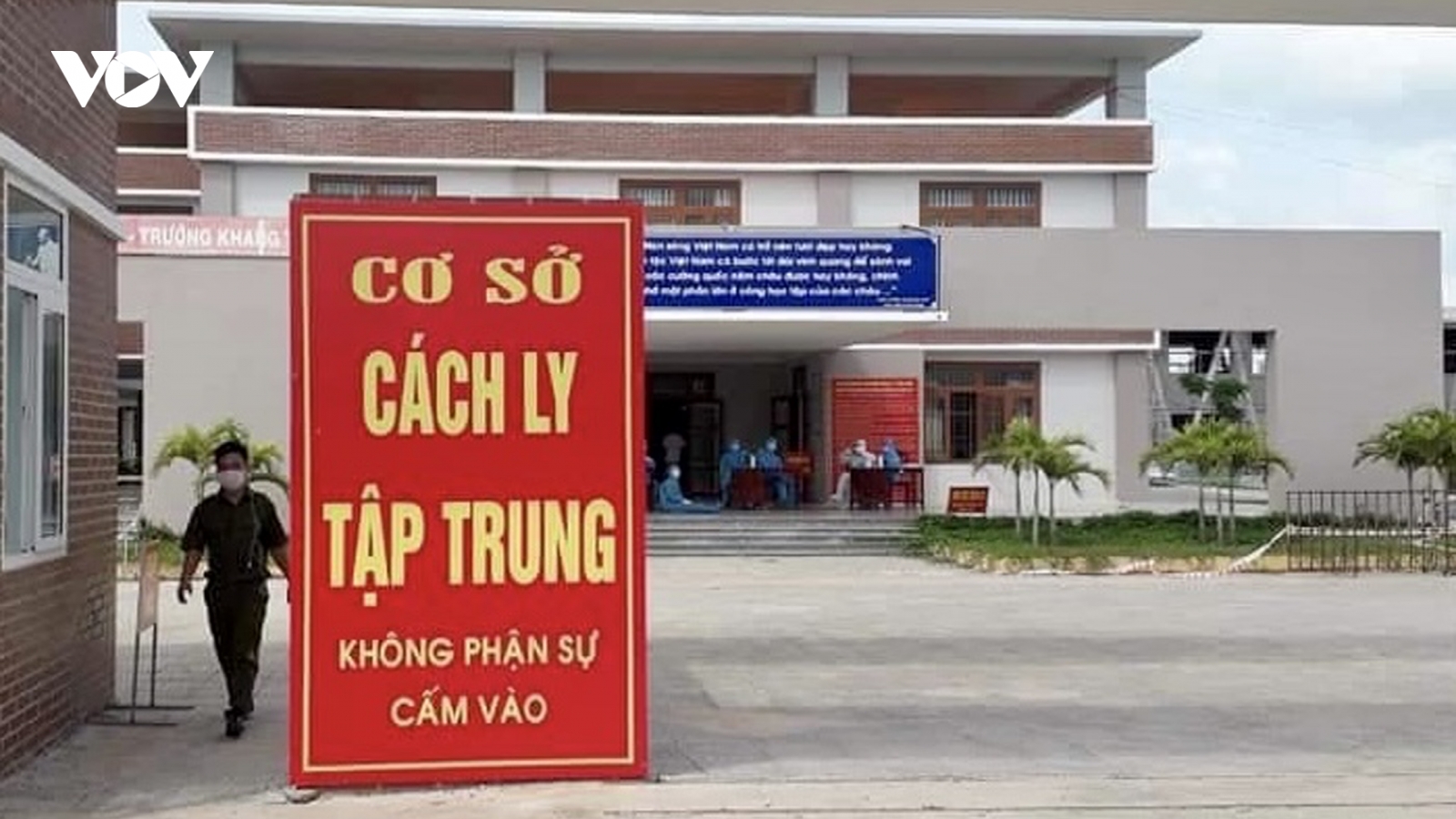 Công nhân vệ sinh mắc Covid-19, Bà Rịa-Vũng Tàu cách ly 27 F1 và F2