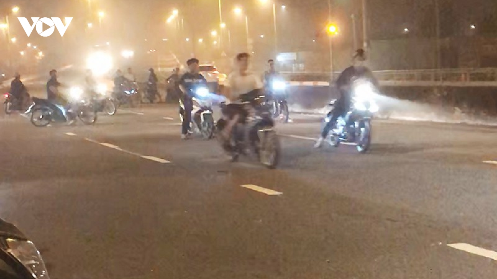 "Quái xế" chạy xe, đánh võng vẫn gia tăng ở Quảng Ninh