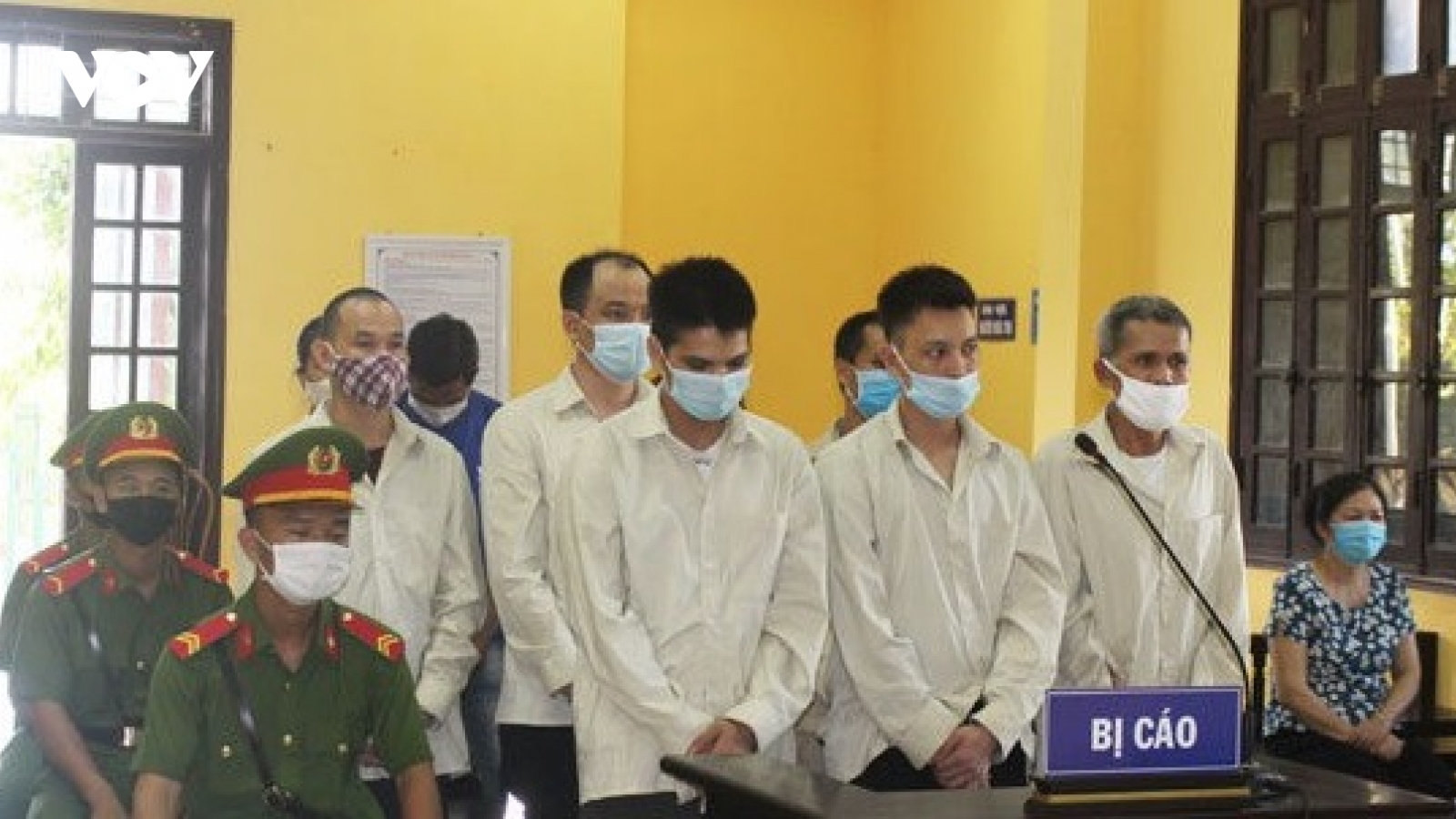 Lĩnh án 10 năm 6 tháng tù vì tổ chức xuất nhập cảnh trái phép
