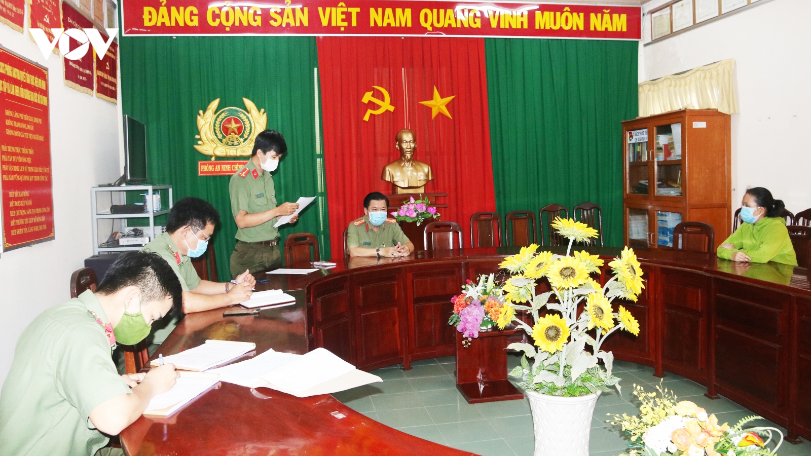 Xử phạt 7,5 triệu đồng người phụ nữ đăng tin chữa COVID-19 tại nhà