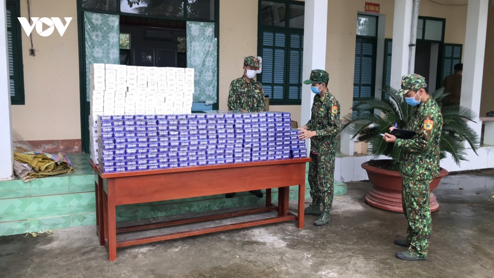 Liên tục bắt các vụ buôn lậu thuốc lá trong cao điểm dịch bệnh