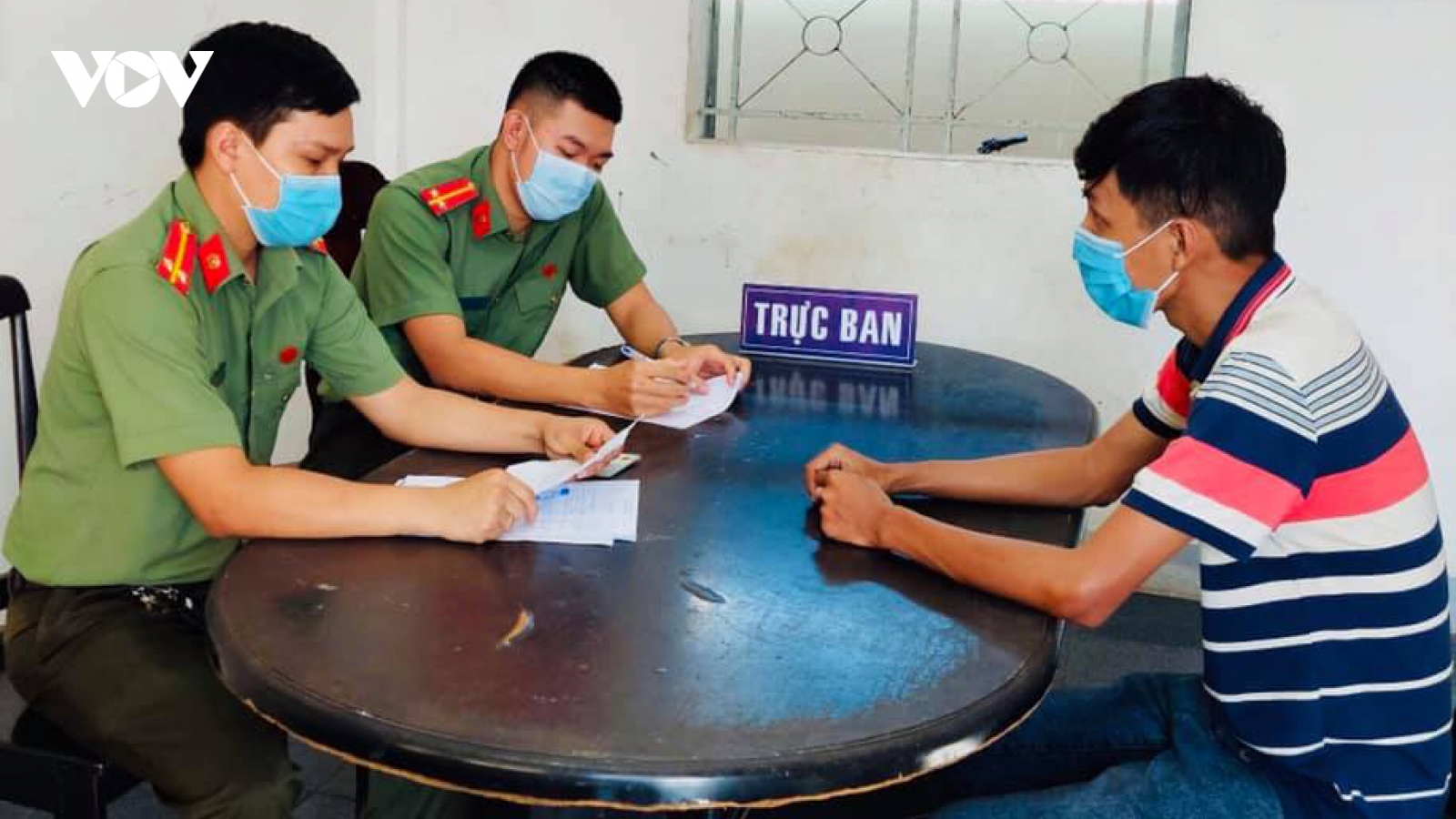 Xử phạt phượt thủ ở Bình Dương lên Tiktok “dạy” thông chốt kiểm soát dịch
