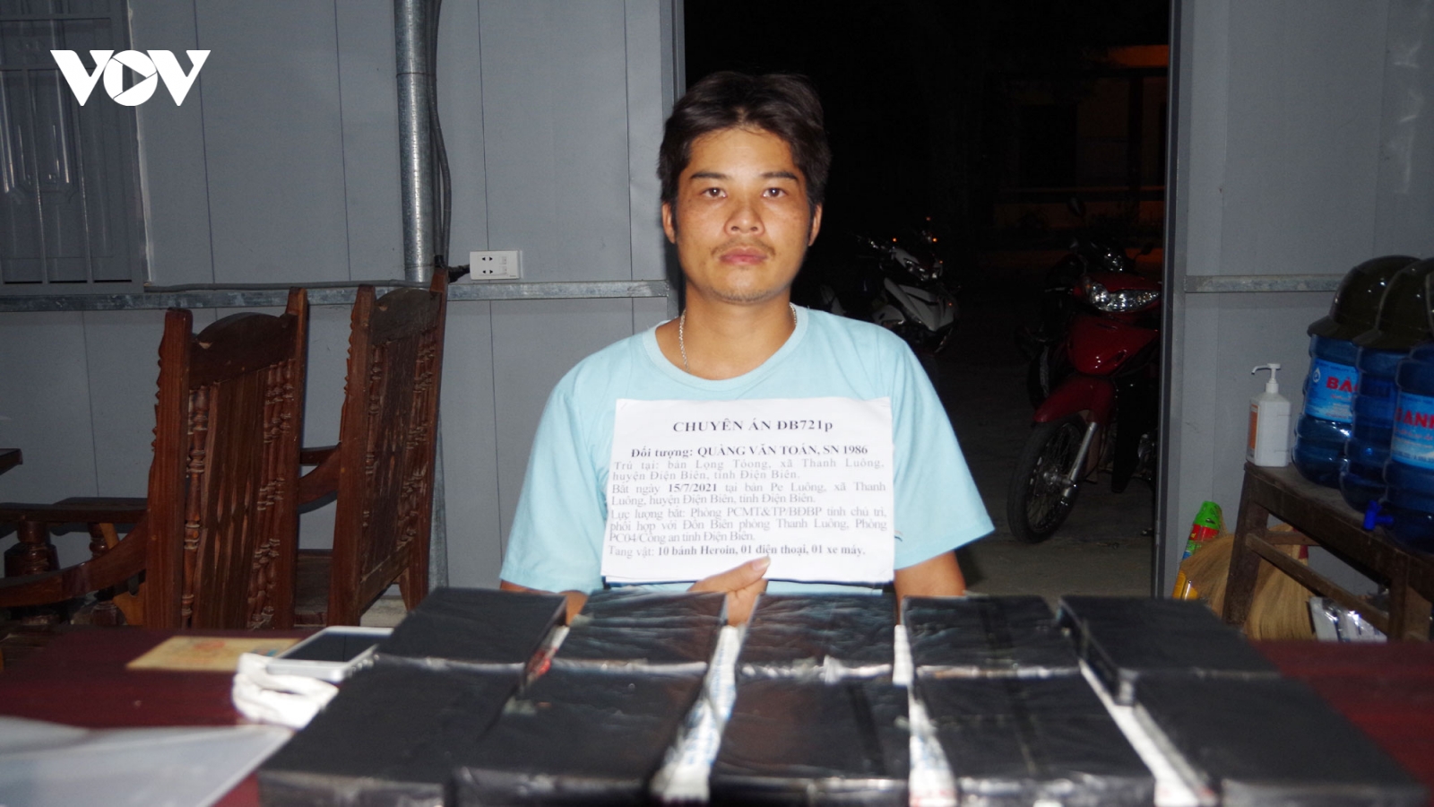 Nhận 10 triệu đồng để vận chuyển 10 bánh heroin