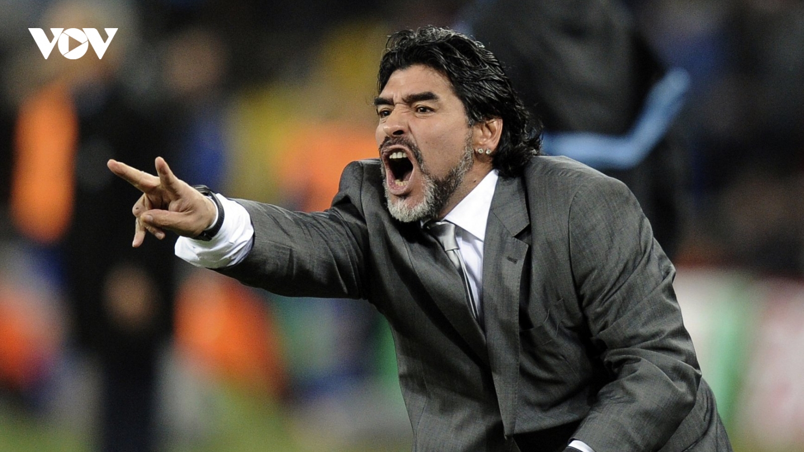 Ngày này năm xưa: Huyền thoại Maradona bị LĐBĐ Argentina sa thải