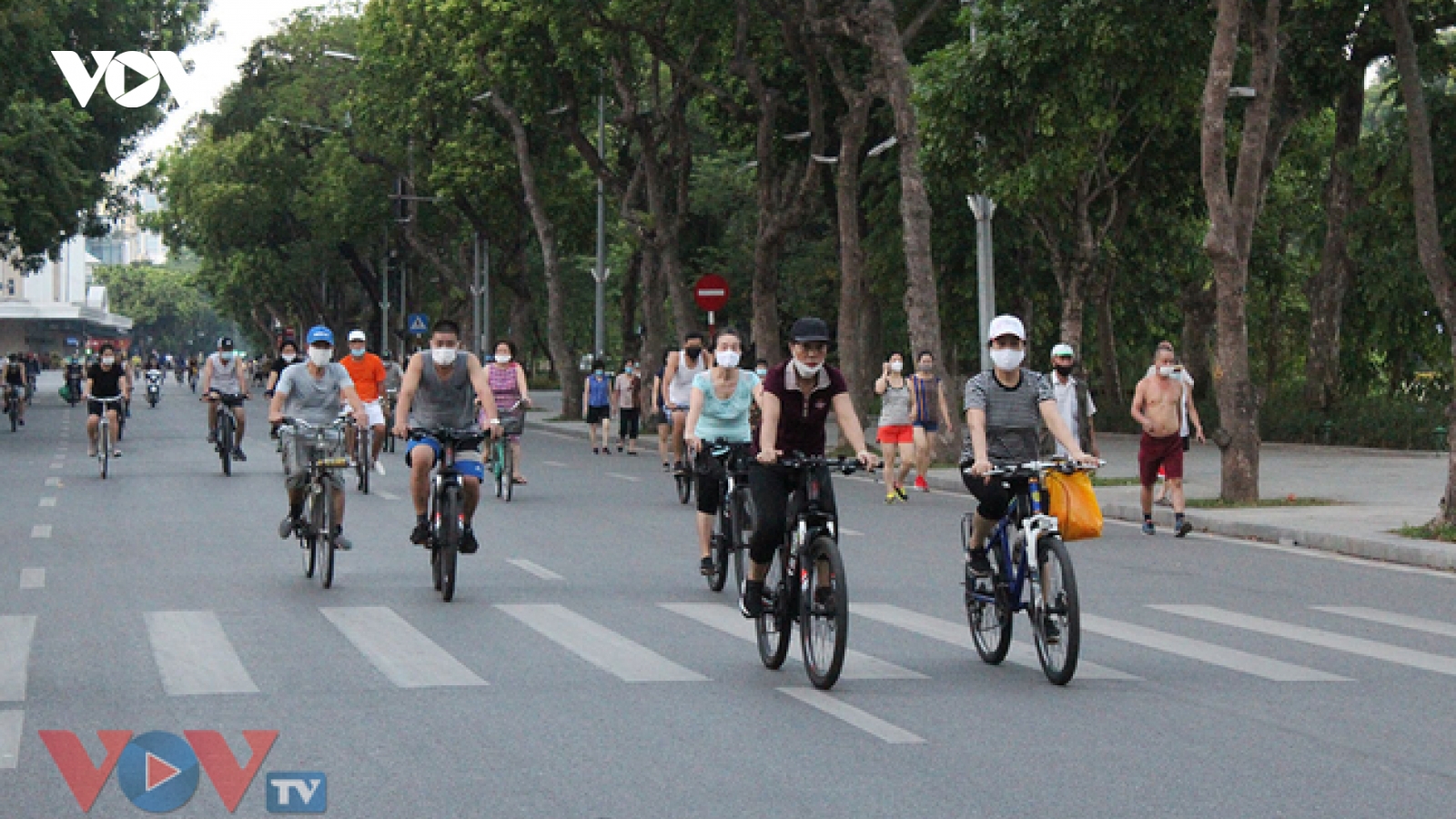 Người dân vẫn chủ quan, lơ là sau khi Hà Nội siết chặt phòng, chống dịch Covid-19